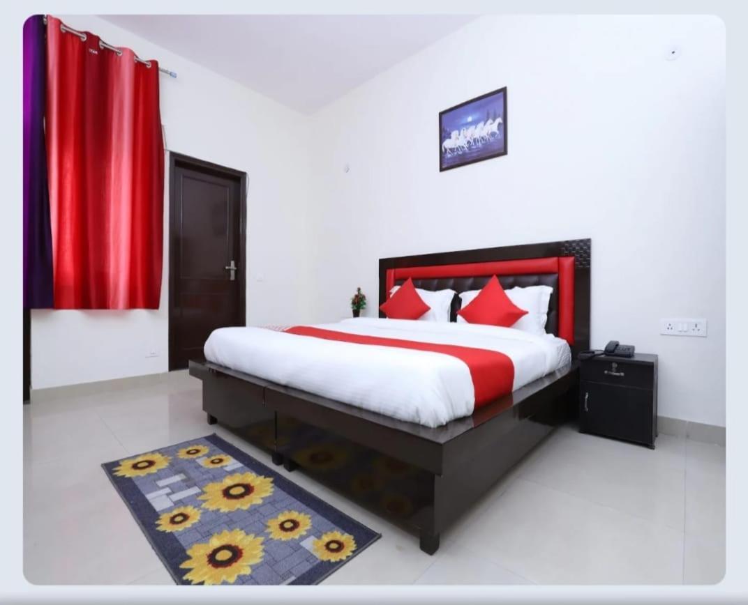 Noida Dreamz 46 Hotel ภายนอก รูปภาพ